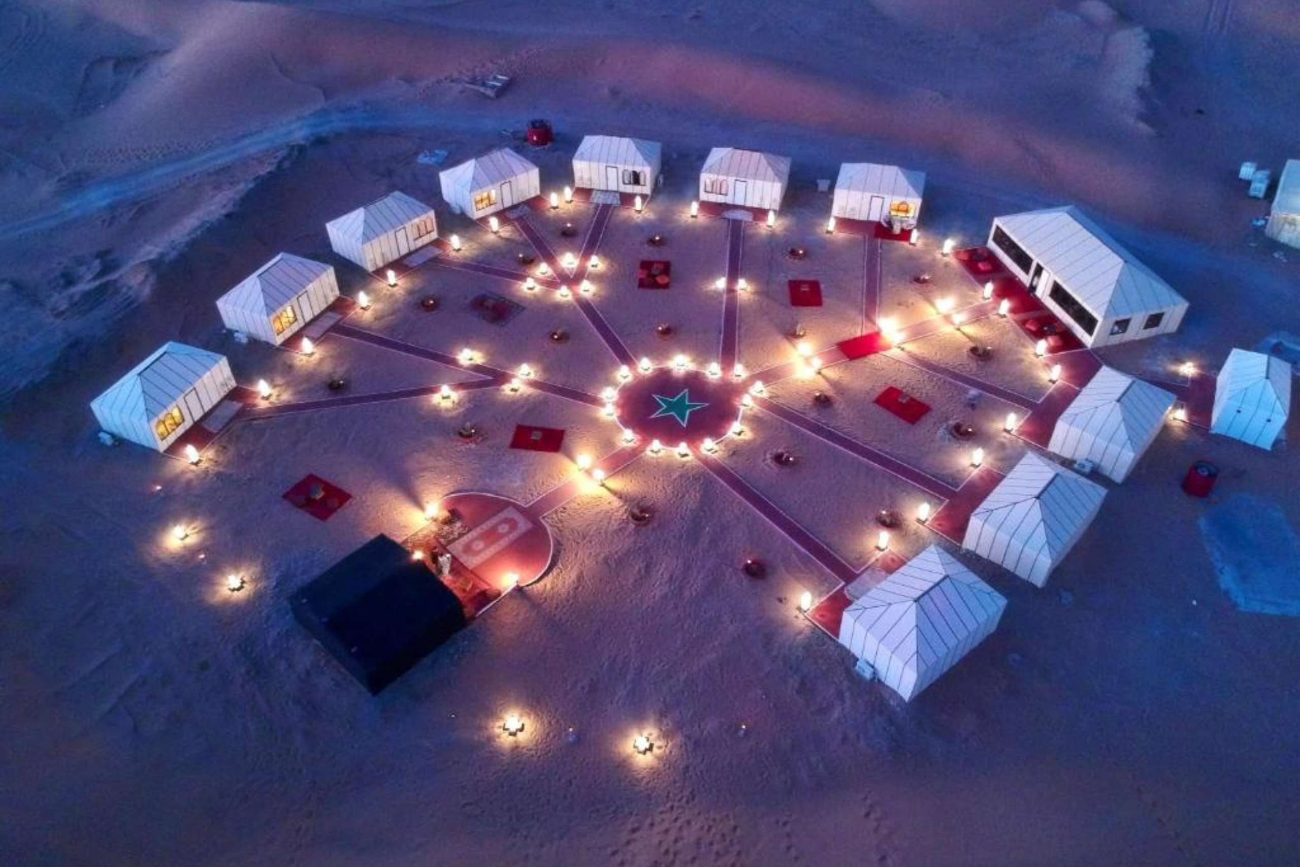 Découvrez le meilleur camp Merzouga pour une expérience inoubliable dans le Sahara. Conseils d'experts, comparatifs et réservations pour votre séjour de rêve.