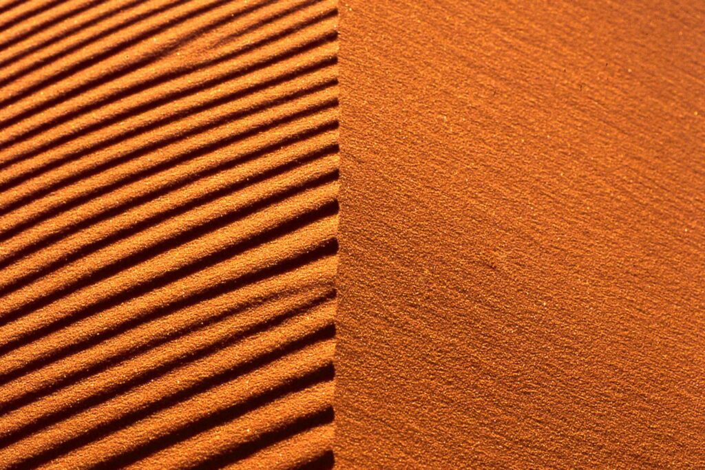 Dunes majestueuses du désert de Merzouga en plein jour